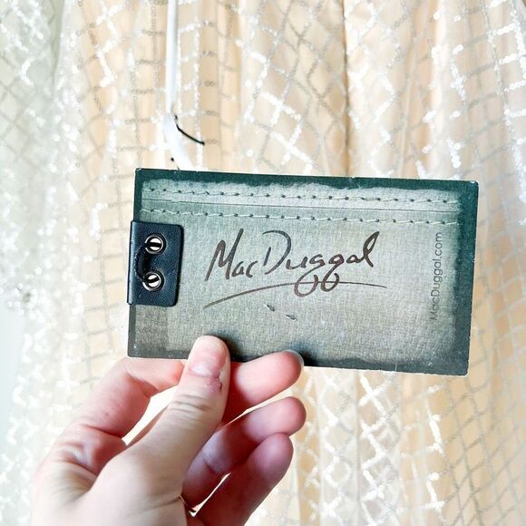 Mac Duggal Lace Gown Size 6 - Picture 14 of 16